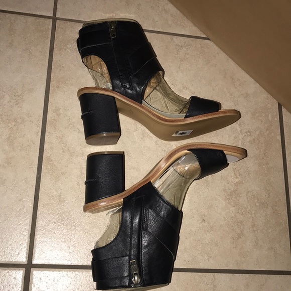 Women’s UGG CLAUDETTE Leather heels 8.5 SALE💕 - Picture 3 of 8